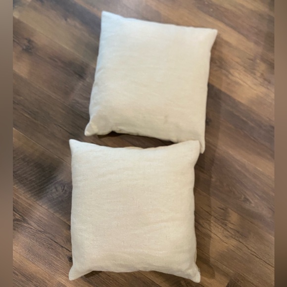 Pottery Barn || Linen Blend Magnolia Flower Pillow Covers 20" -Set - Picture 5 of 9